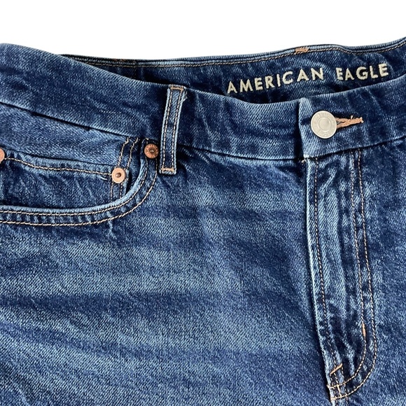 American Eagle Curvy Relaxed Short Denim Shorts Strigid High Rise Raw Hem Size 8 - Picture 3 of 9